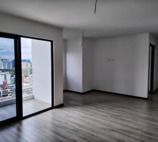 Apartamento En Venta Zona 10 Edificio Neo 2 Nivel Alto + 3 parqueos