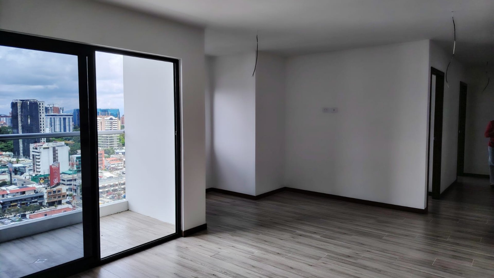 Apartamento En Venta Zona 10 Edificio Neo 2 Nivel Alto + 3 parqueos