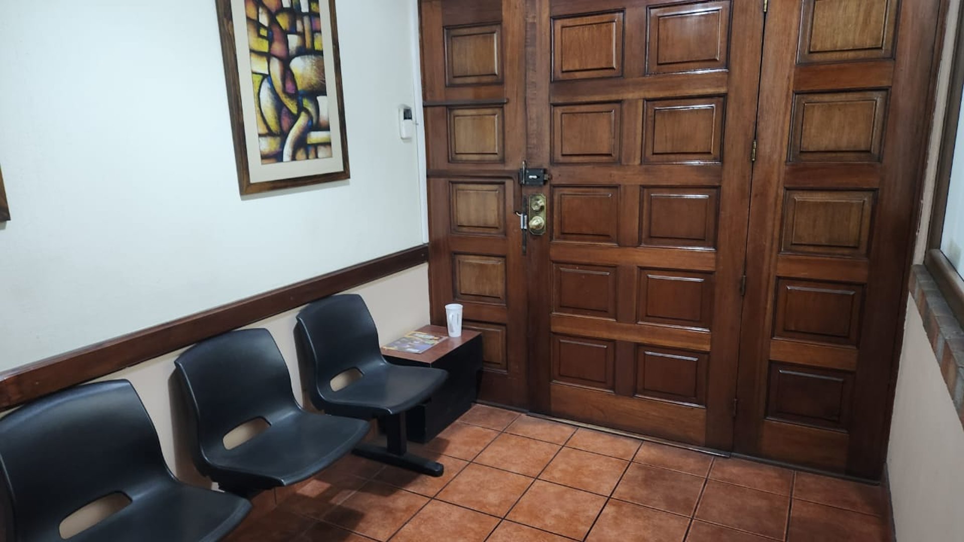 📍 OFICINA EN RENTA CON MOBILIARIO – 8 AMBIENTES | EDIFICIO ZONA 1