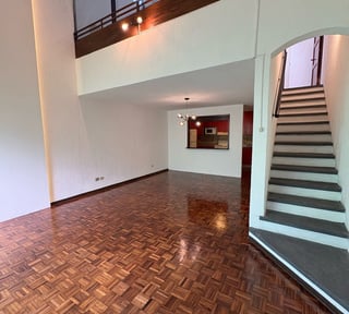 Apartamento tipo loft con jardín en alquiler Las Conchas zona 14