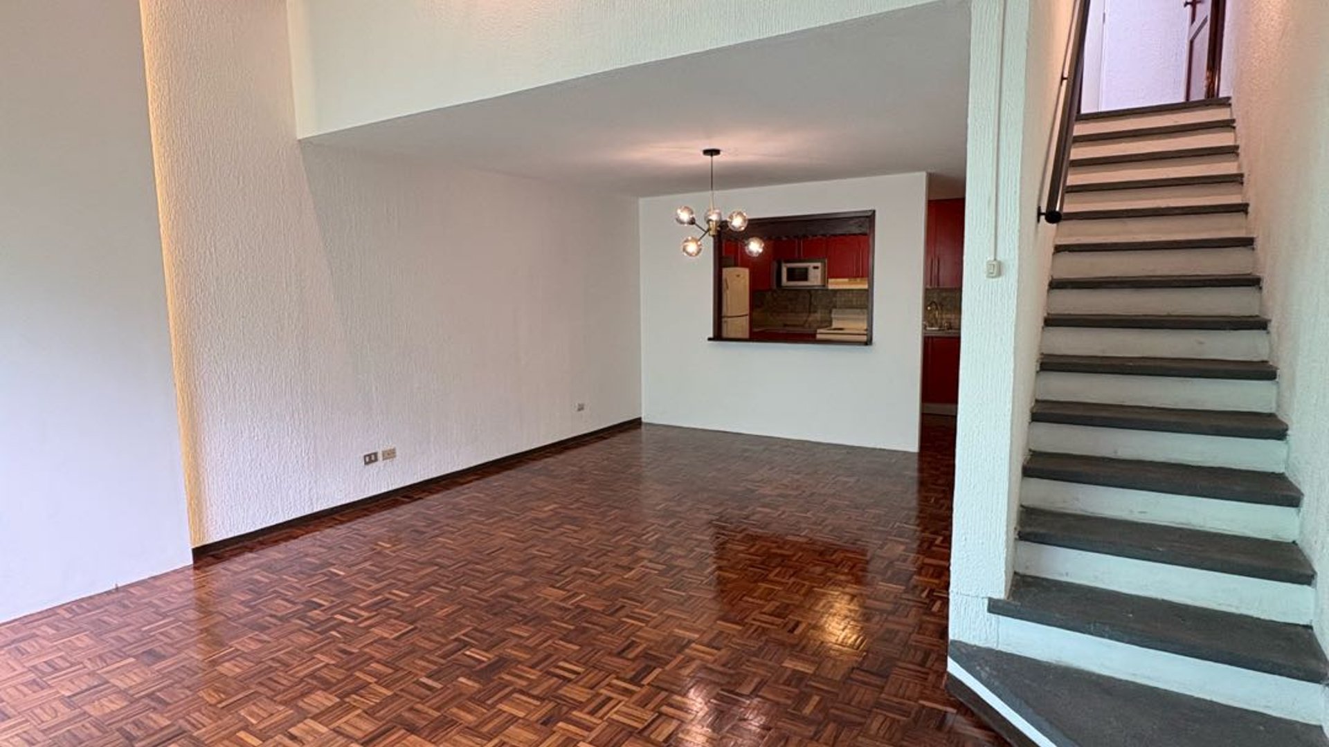 Apartamento tipo loft con jardín en alquiler Las Conchas zona 14