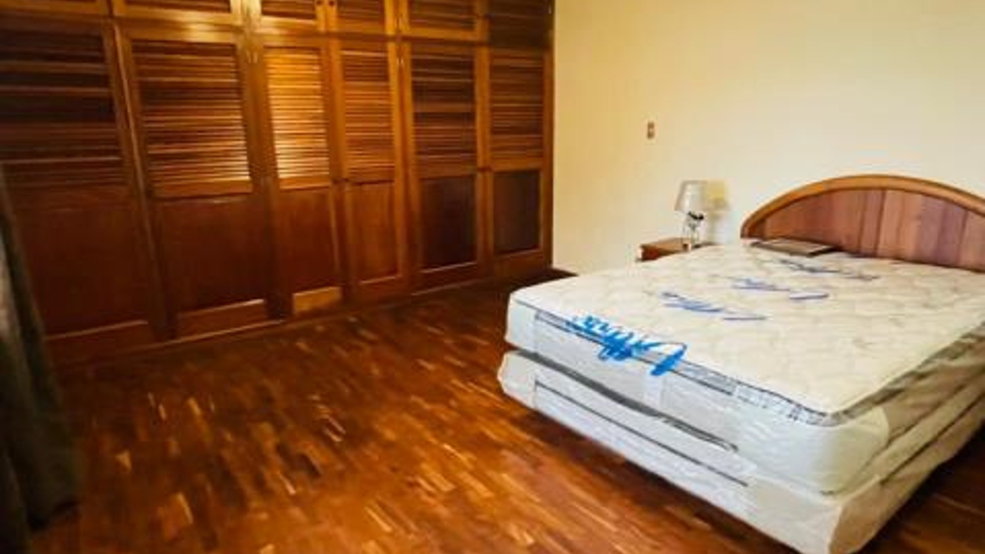 ALQUILER DE AMPLIA CASA PARA VIVIENDA U OFICINA - ZONA 04 - Miniatura 7