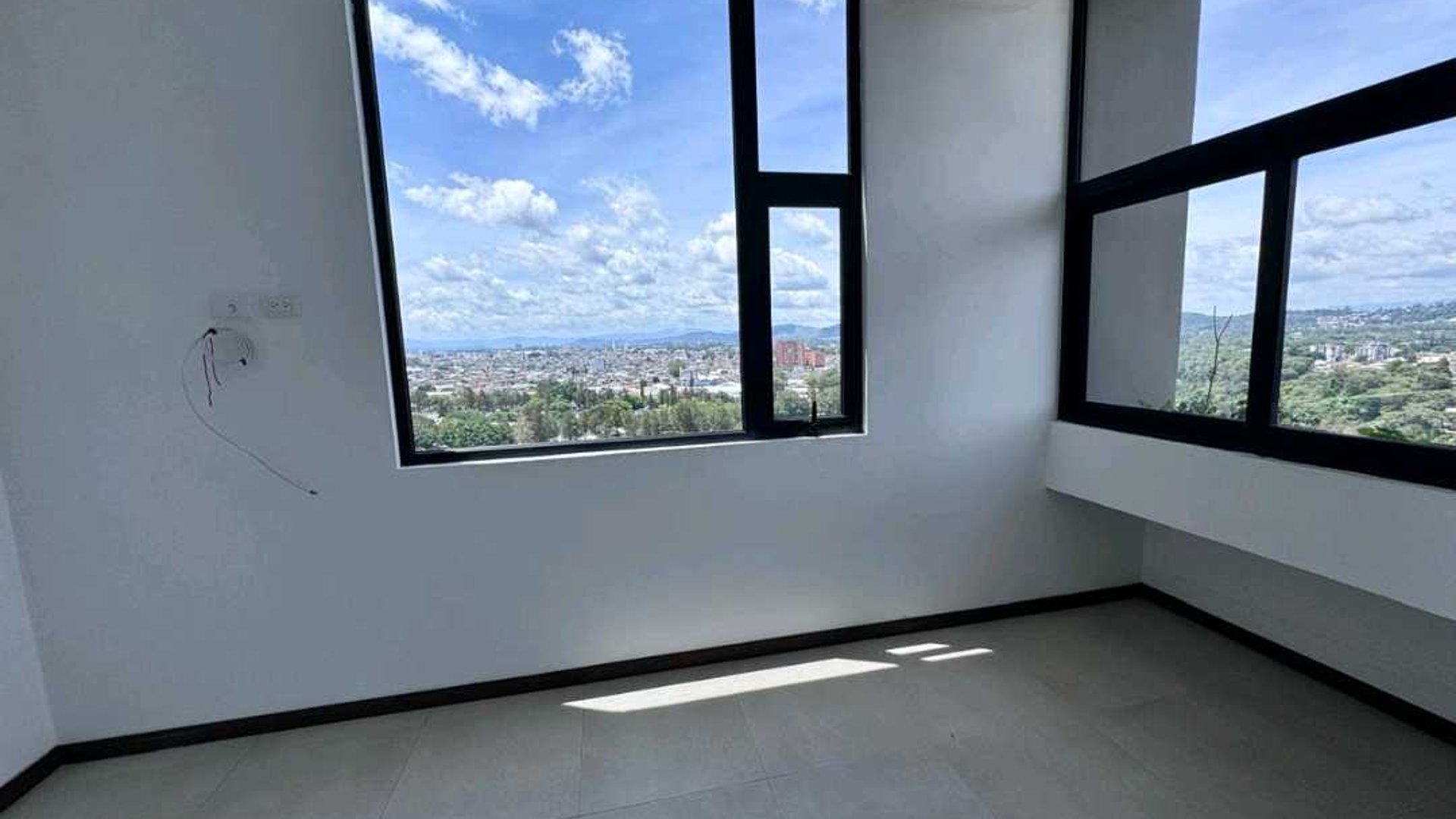 APARTAMENTO EN ALQUILER ???? Edificio Mira 10, Zona 10 Ciudad Vieja - Miniatura 5