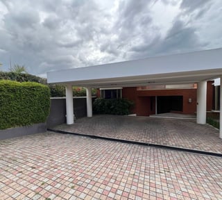 *Venta de amplia casa en Condominio – Colonia El Prado, Zona 10*