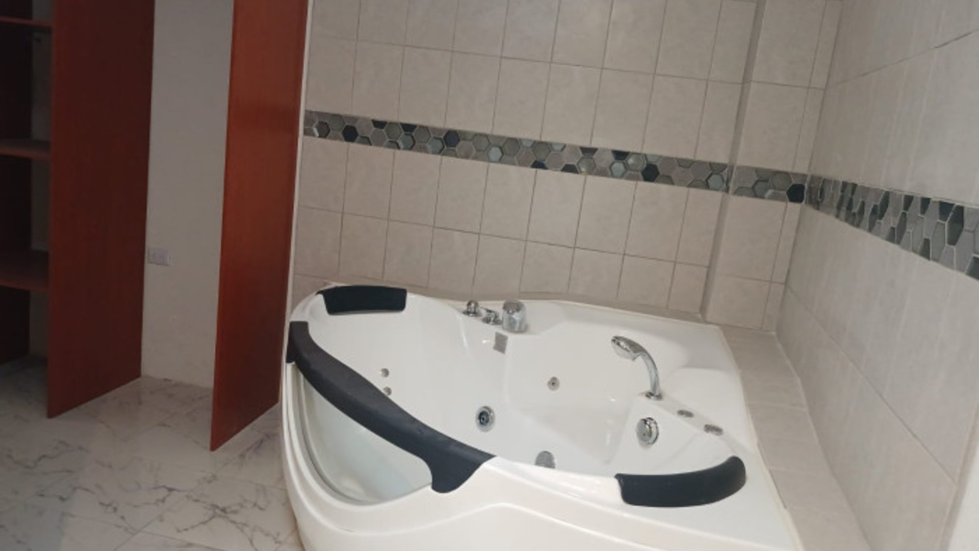 CASA REMODELADA EN VENTA EN ZONA 1 - Miniatura 15