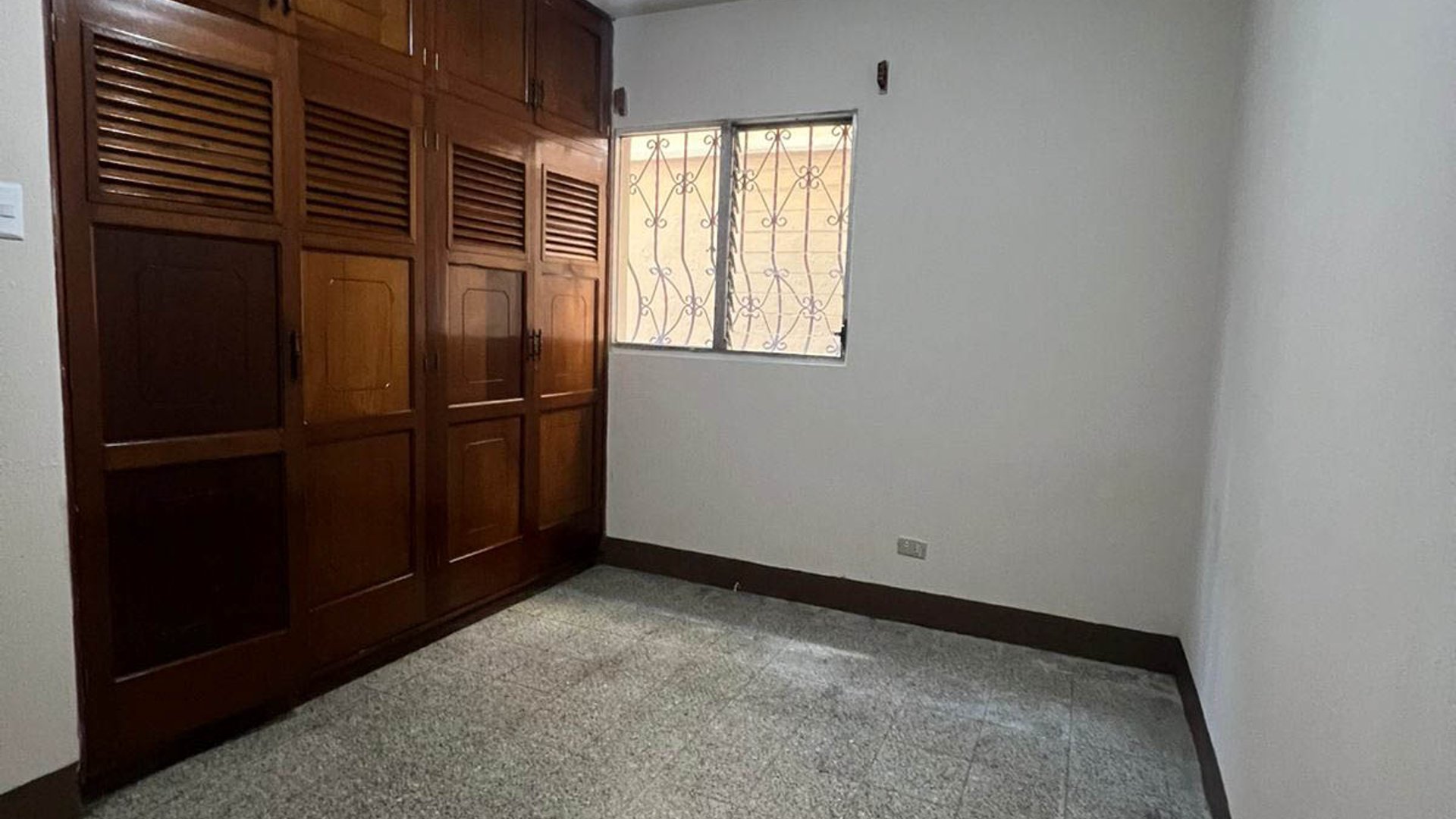 CASA SEMIAMUEBLADA EN VENTA, ZONA 3 DE MIXCO - Miniatura 8