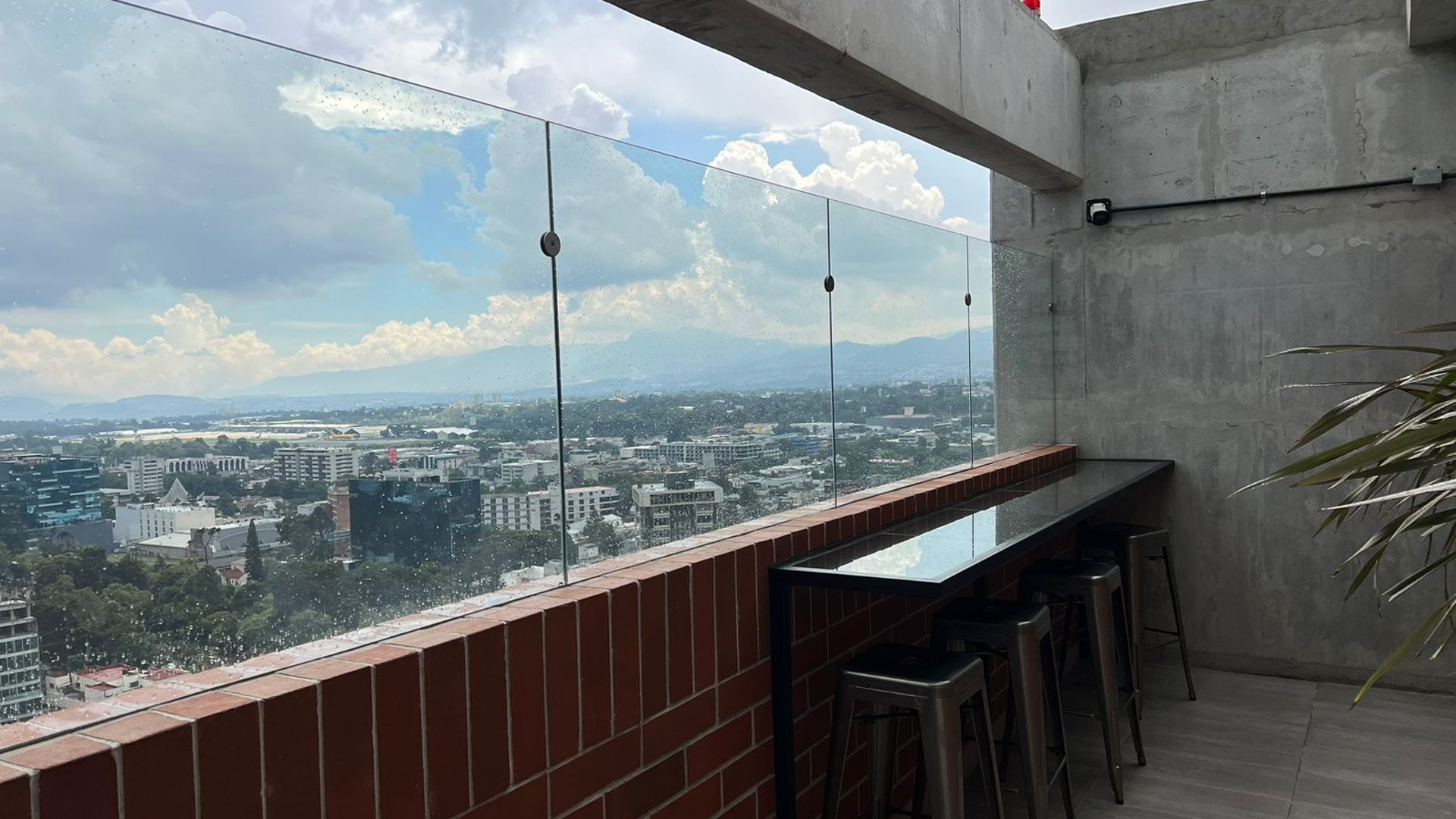 APARTAMENTO AMUEBLADO EN RENTA EN FIAMENE ZONA 10 - Miniatura 8