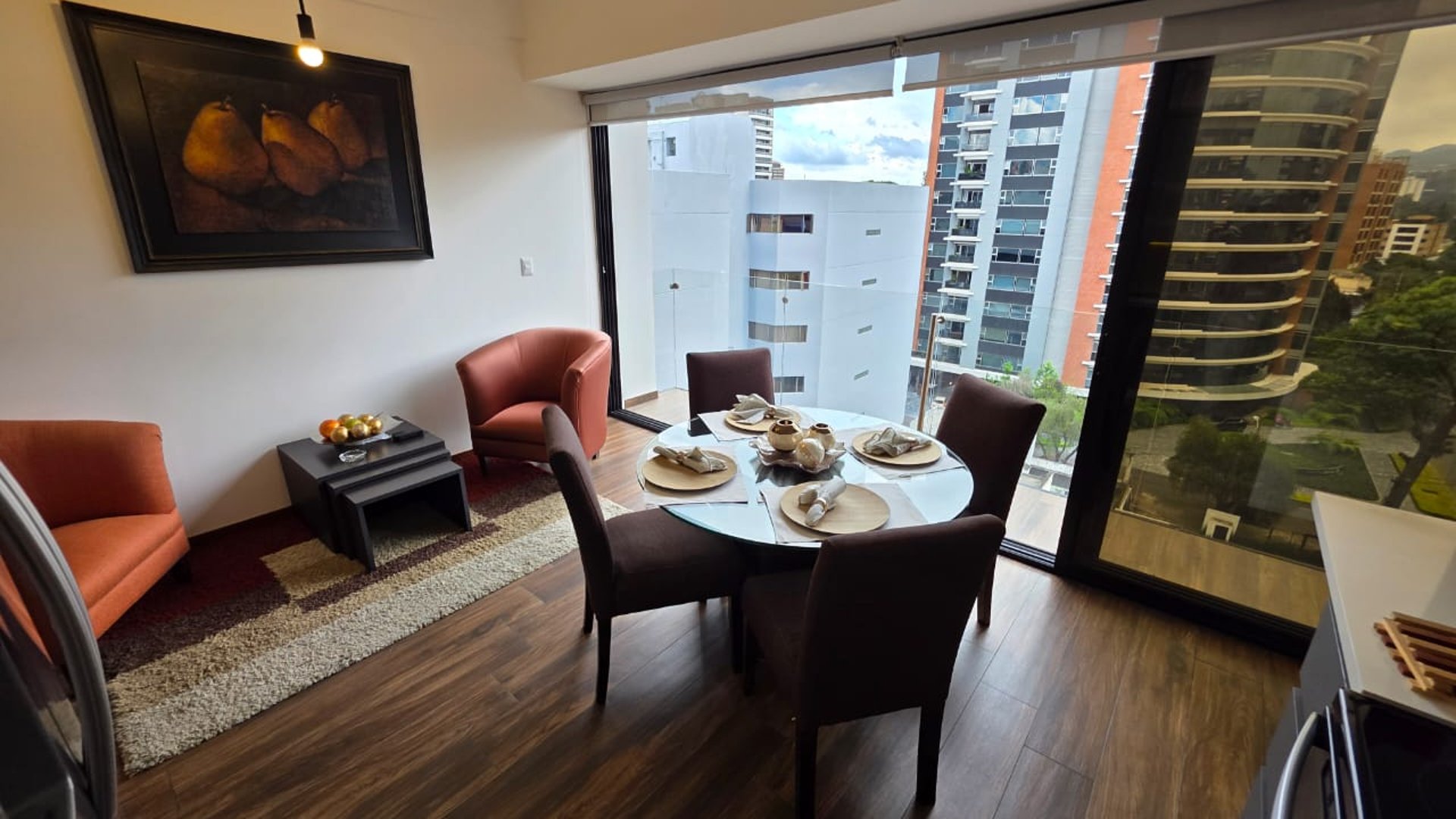 Apartamento amueblado de 1 habitacion en renta en zona 10 Ref-5291