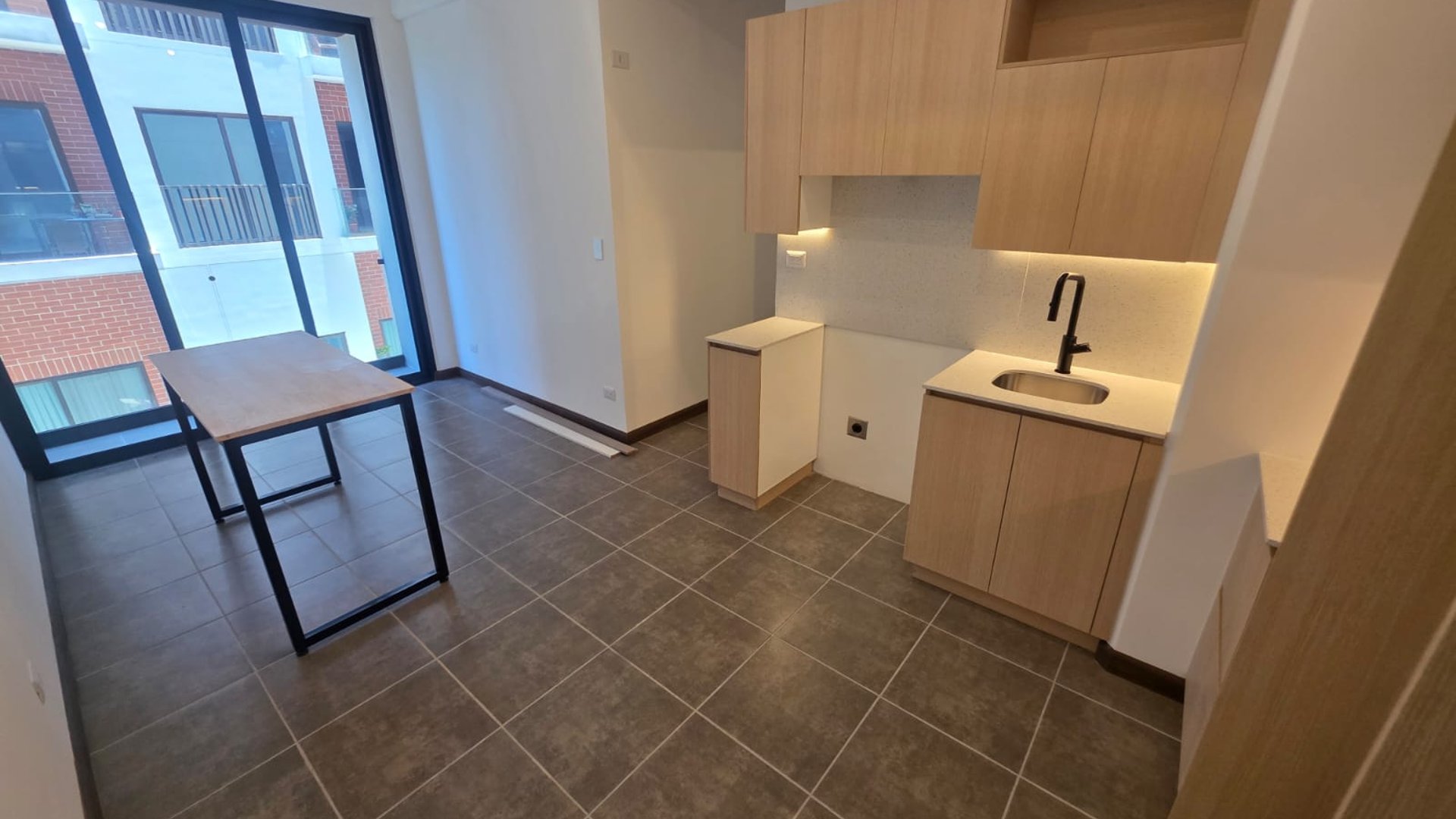 Apartamento con gimnasio y fire pit de 2 habitaciones en zona 15