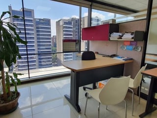 Oficina de 848mts. venta zona 10 para inversión - Image 26