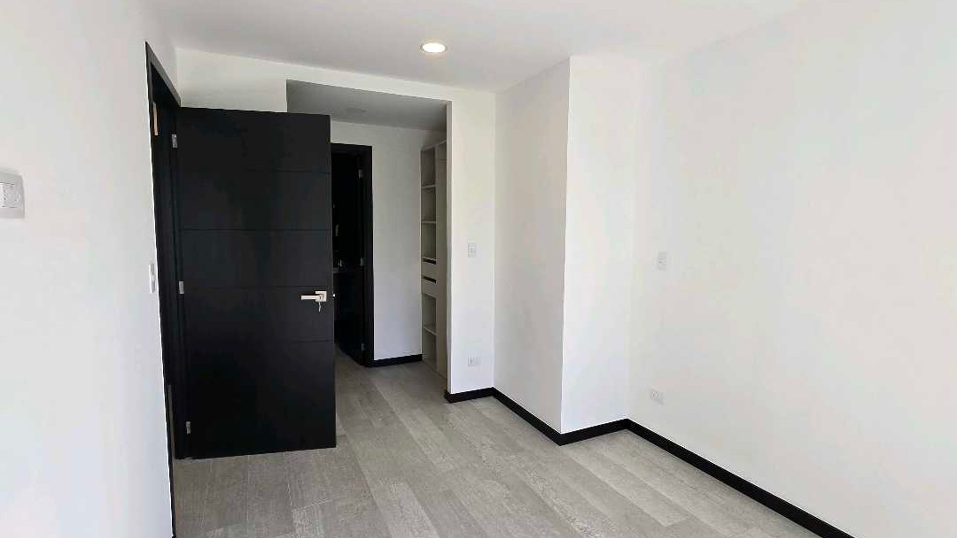 APARTAMENTO SEMIAMUEBLADO EN ALQUILER EN ZONA 13 - Miniatura 9