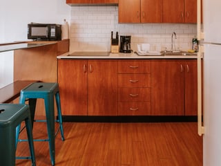 Apartamento remodelado y amueblado en renta, TorreNova zona 13 - Image 6