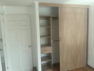 RENTO APTO ZONA 1, HISTORICO 1, REF.6943  2 HAB, ESTUDIO, 2 BAÑOS, 1 PARQUEO - 5