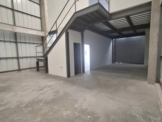 Ofibodega de Esquina en Renta, para estrenar en K13 - 3