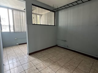 Edificio en alquiler sobre la 20 calle zona 10 - 3