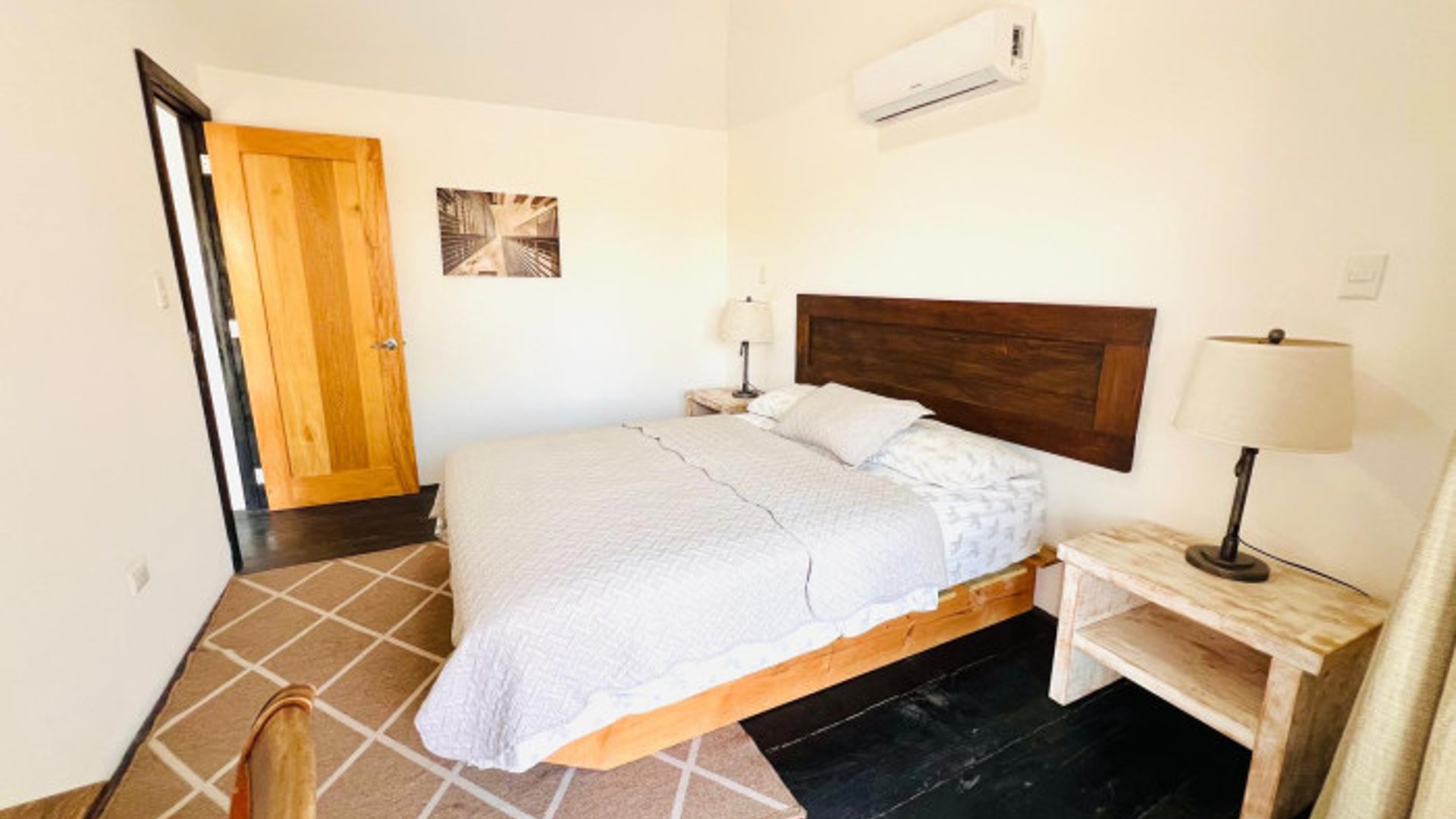 Casa con Terreno Vacacional de Playa Venta Monterrico - Miniatura 3