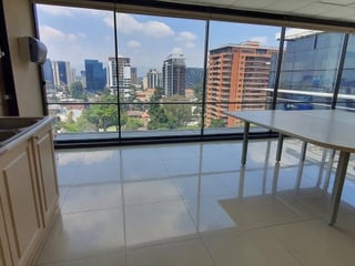 Oficina de 848mts. venta zona 10 para inversión - Image 9
