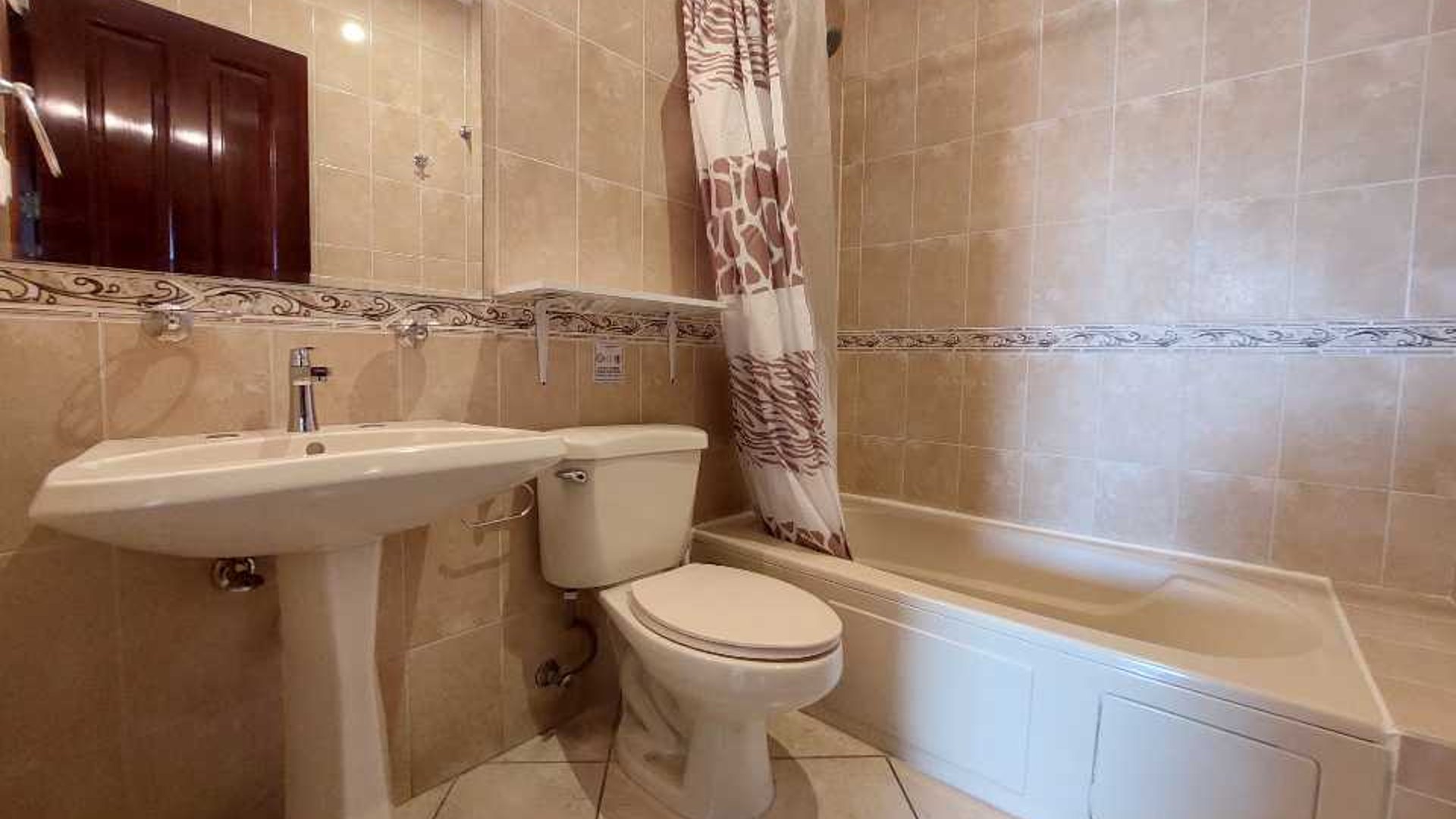 VENDO/ALQUILO APARTAMENTO EN MILENIA ZONA 10 DE 3 DORMITORIOS - Miniatura 11