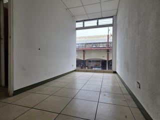 Local Comercial en RENTA Avenida Las Américas Z.13 - 3