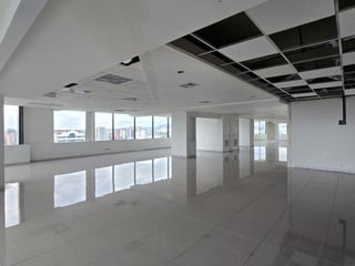 En renta oficina en la zona 14 Edificio Europlaza - 5