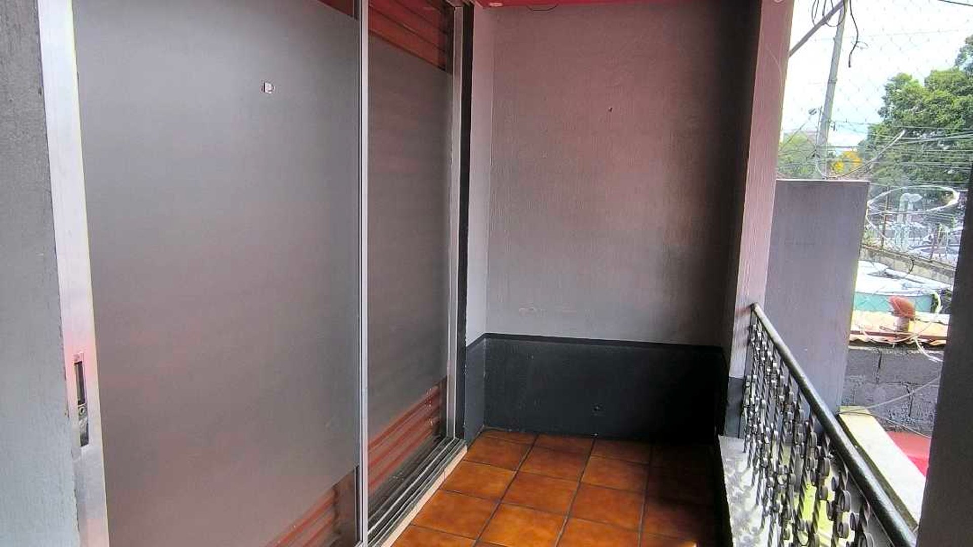 Alquilo Local Comercial en Plaza Utatlan Zona 7 - Miniatura 16