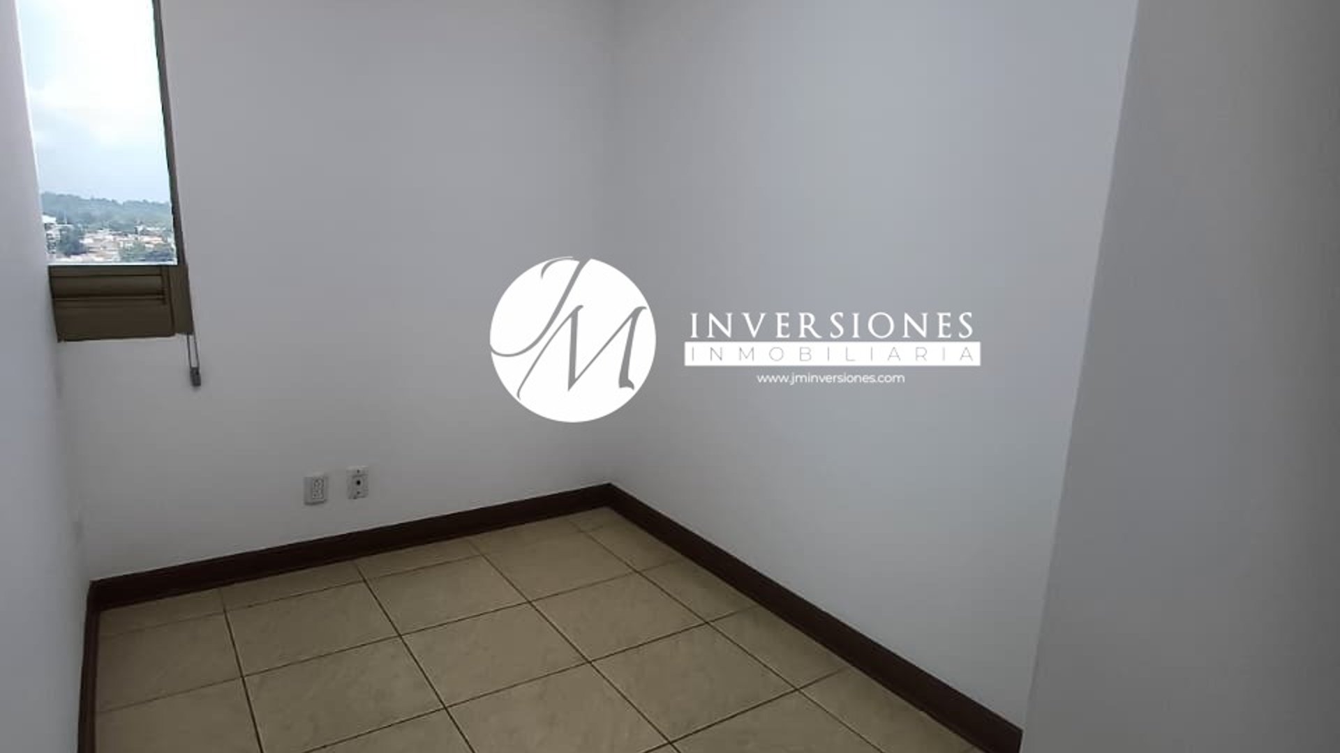 Oficina en renta en zona 10 - Miniatura 4
