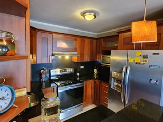 Amplio Apartamento en zona 10 en Alquiler - Image 11