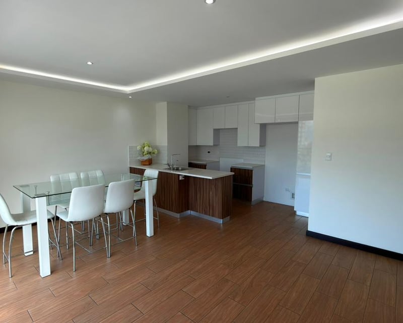 Apartamento con balcon en renta de 3 habitaciones en zona 15 Ref-5695