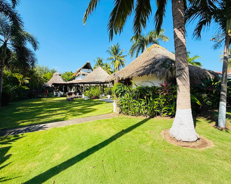 VENTA DE HERMOSA Y AMPLIA CASA - LAS OLAS, PTO. SAN JOSÉ