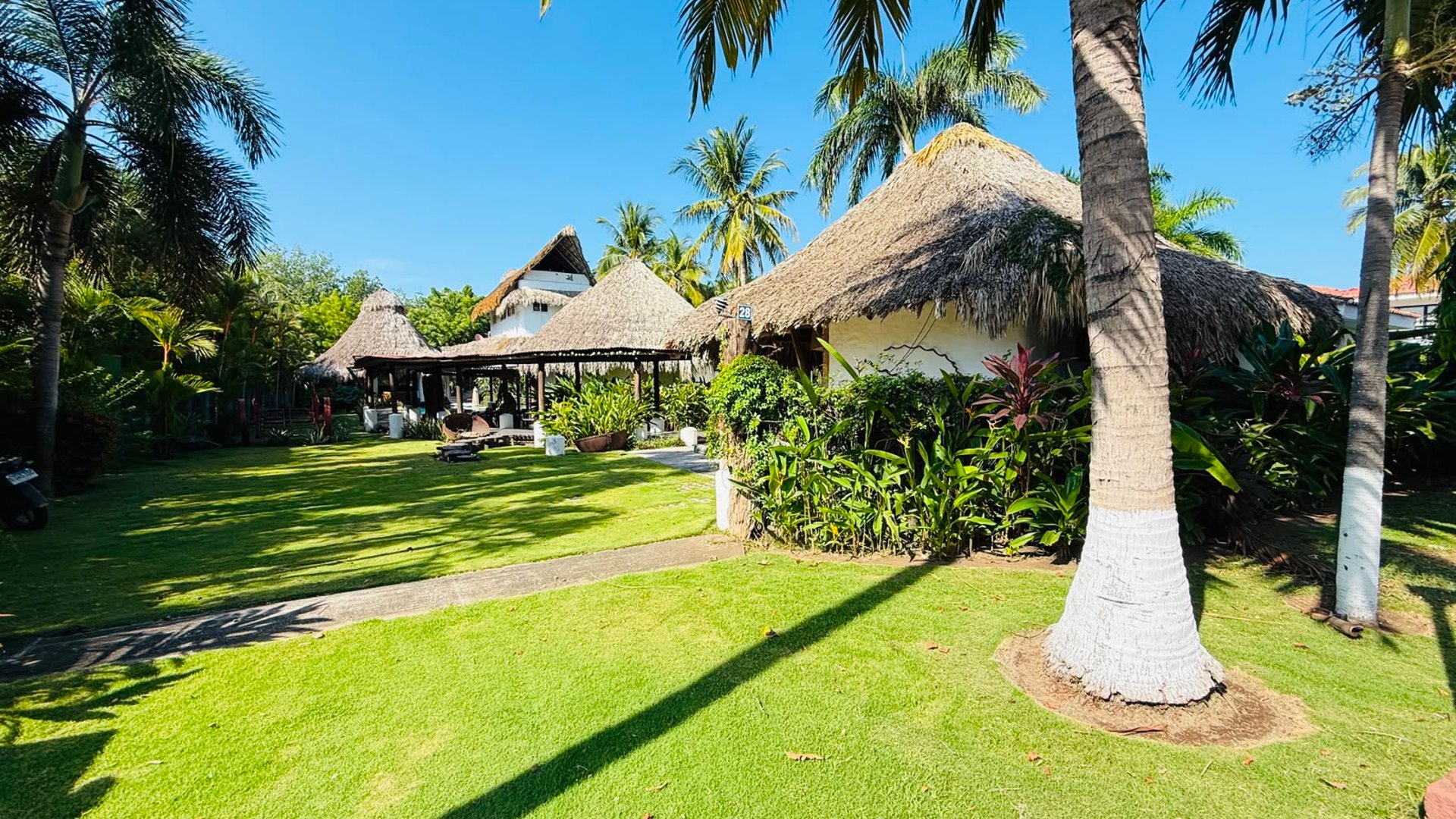 VENTA DE HERMOSA Y AMPLIA CASA - LAS OLAS, PTO. SAN JOSÉ