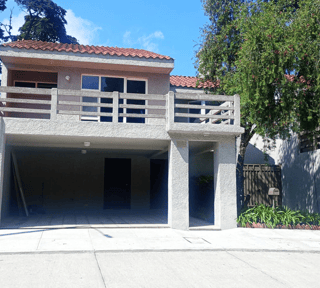 Alquilo Casa Km 12 frente al Colegio Maya,3 dorm. dentro condominio