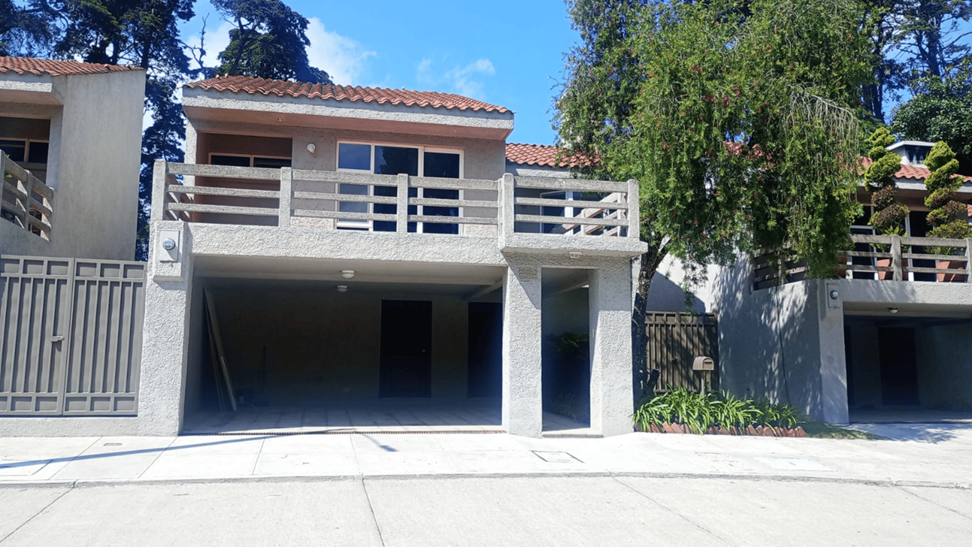 Alquilo Casa Km 12 frente al Colegio Maya,3 dorm. dentro condominio