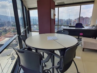Oficina  Rentada para inversión en venta en zona 10 - 2