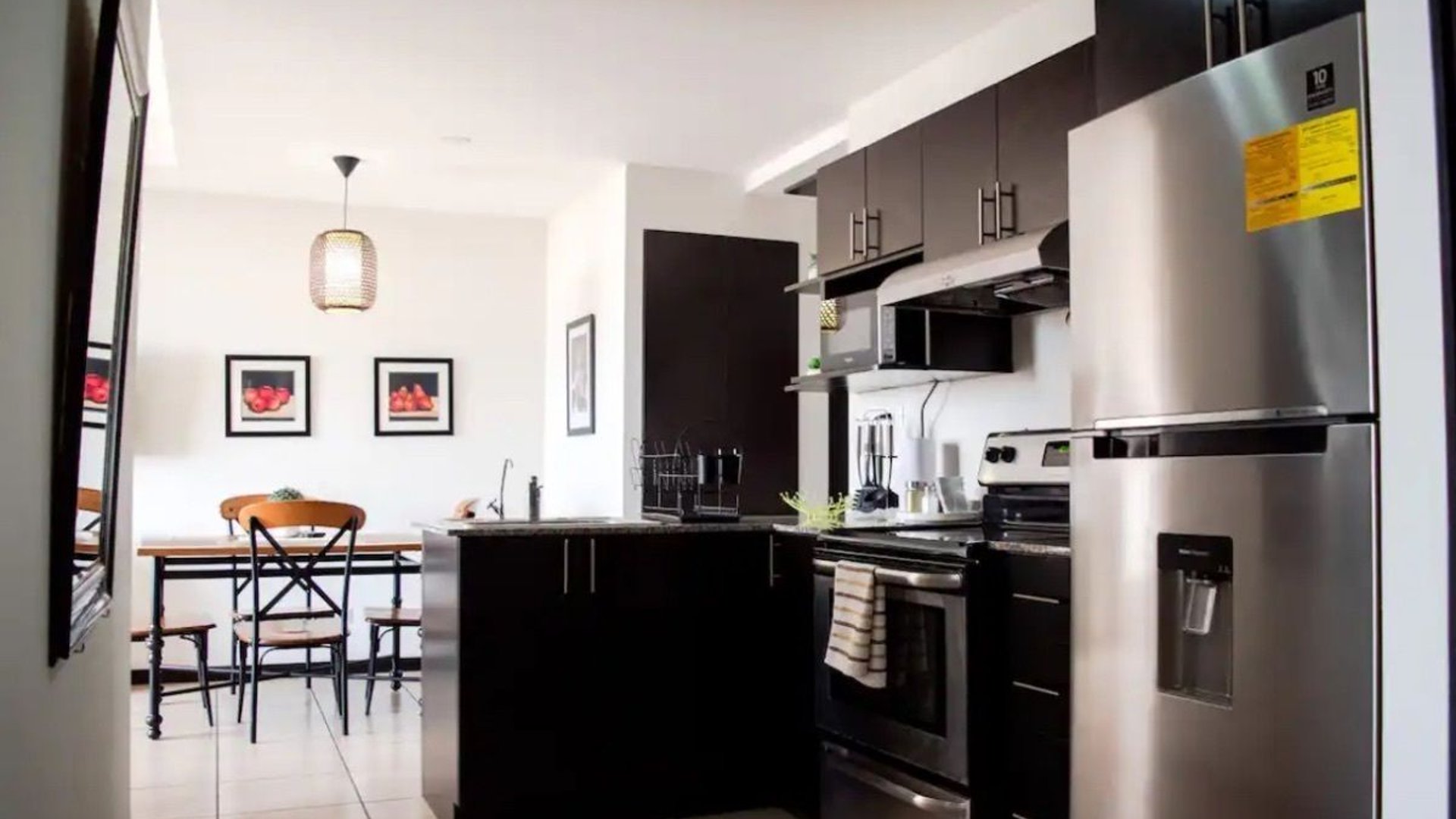 TORRE BARCELONA/ Apartamento Amueblado en renta, zona 9 - Miniatura 2