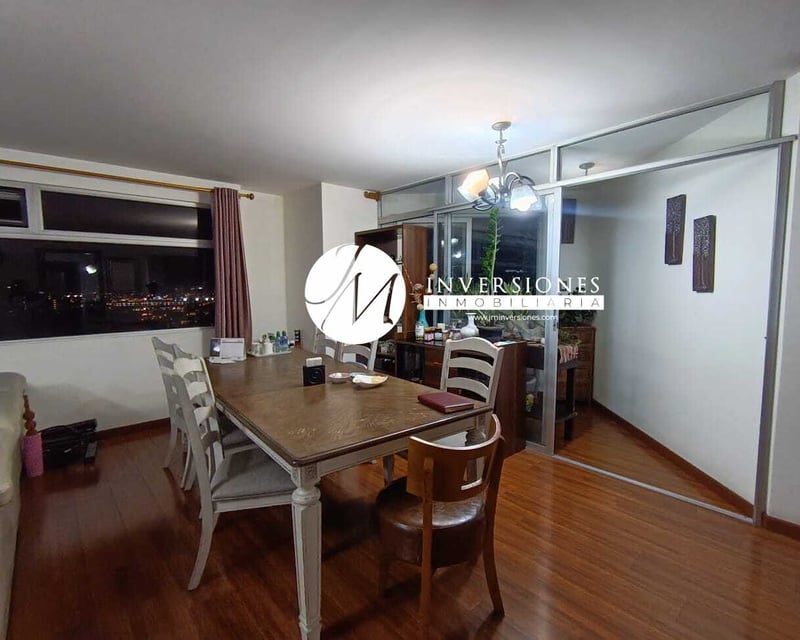 Apartamento en Venta de 3 Dormitorios en zona 11