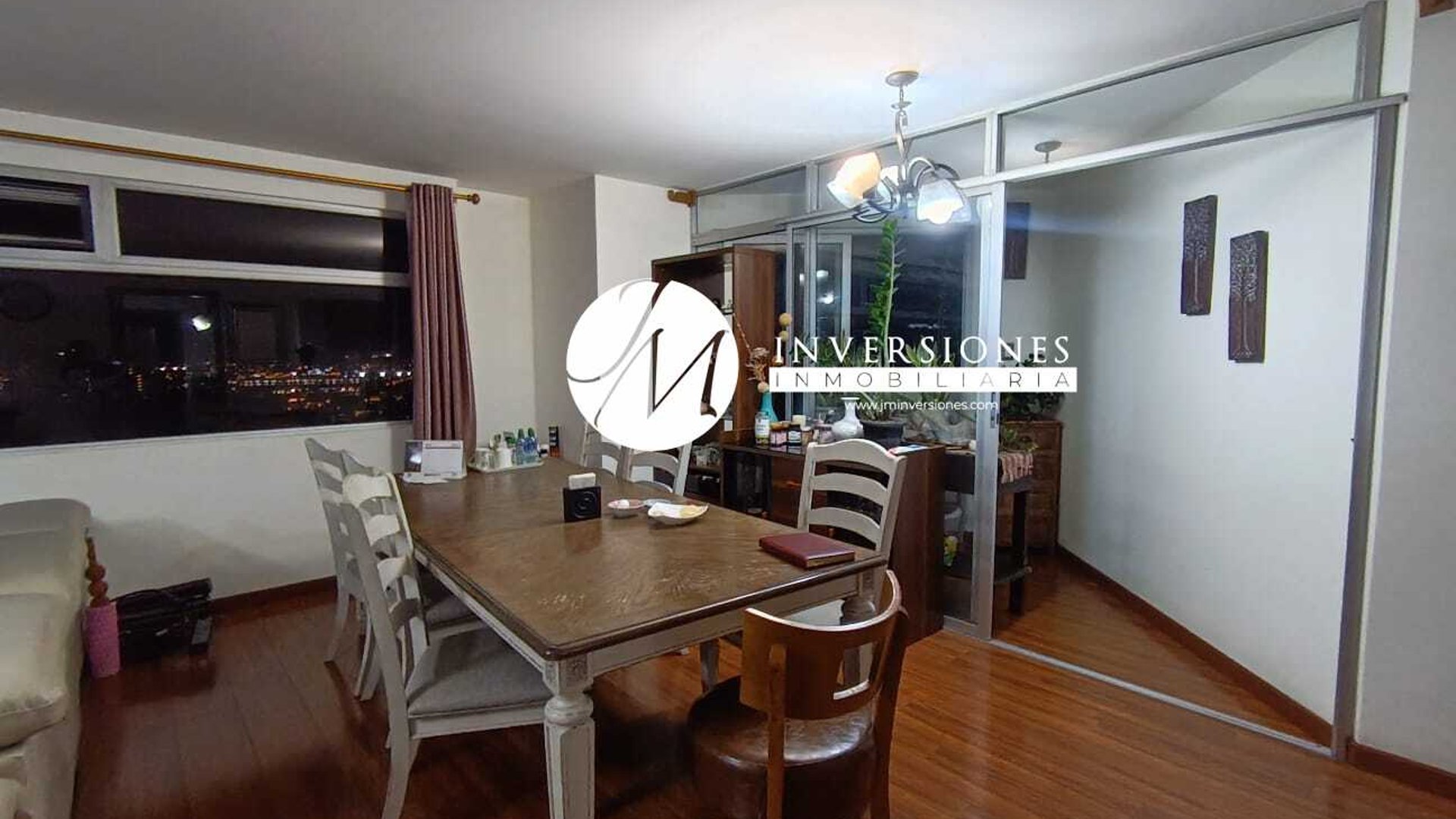 Apartamento en Venta de 3 Dormitorios en zona 11