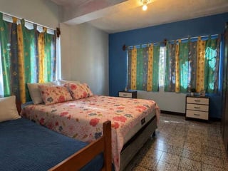 CASA CON AMPLIO TERRENO EN VENTA 📍 Los Encuentros, Canalitos, Zona 24 - 5