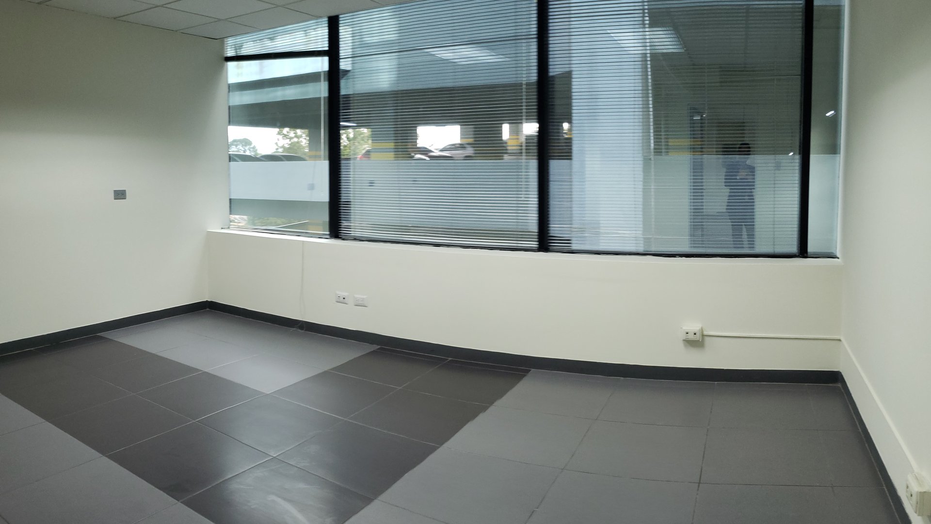 Oficina Comercial en Europlaza Z.14 en Venta o Alquiler - Miniatura 3