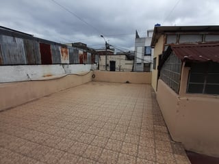 Casa en venta en Avenida Bolivar zona 8 | 10 habitaciones y 2 niveles - 4