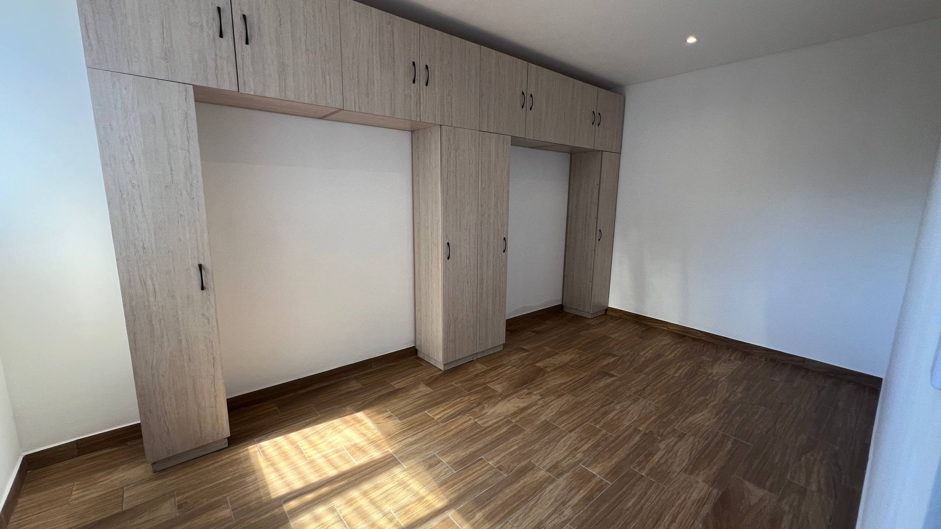 Apartamento D3 en renta en Hacienda Real zona 16 - Miniatura 3