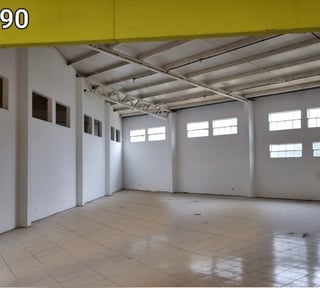 Local en renta Zona 18
