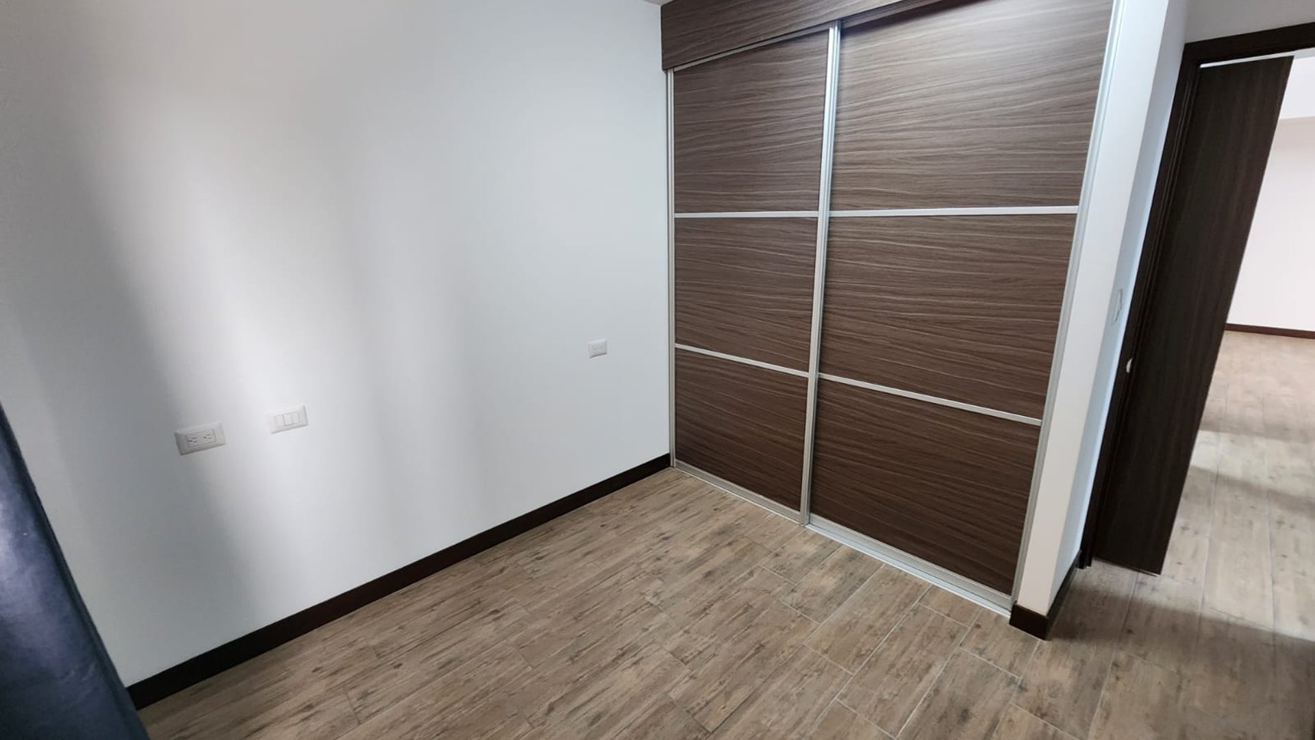 Apartamento en Renta en Zona 10 Ref-4458 - Miniatura 8