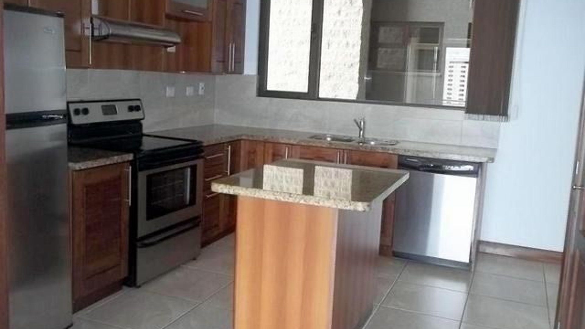 Apartamento en Renta – Edificio Meridian, Zona 15 - Miniatura 3