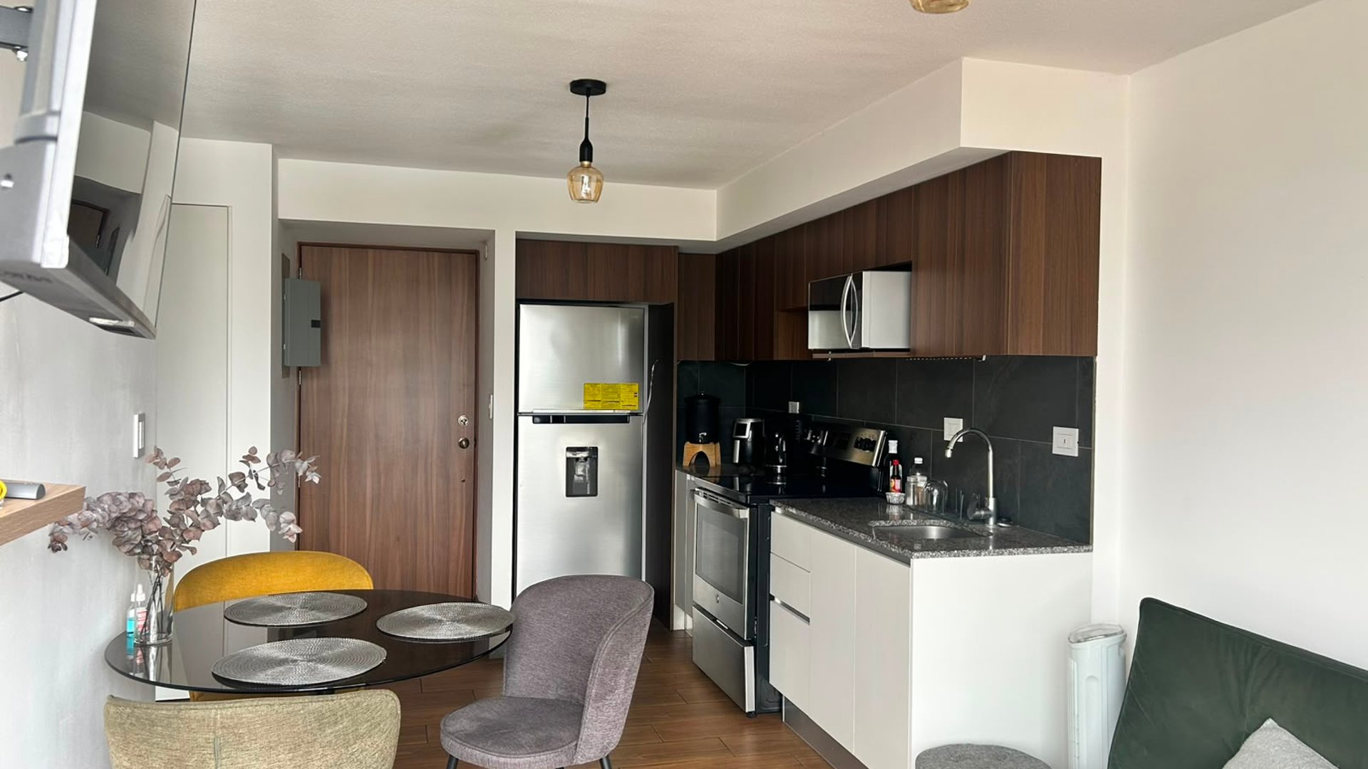 Apartamento Amueblado en Renta Zona 14, Edificio B14 - Miniatura 3