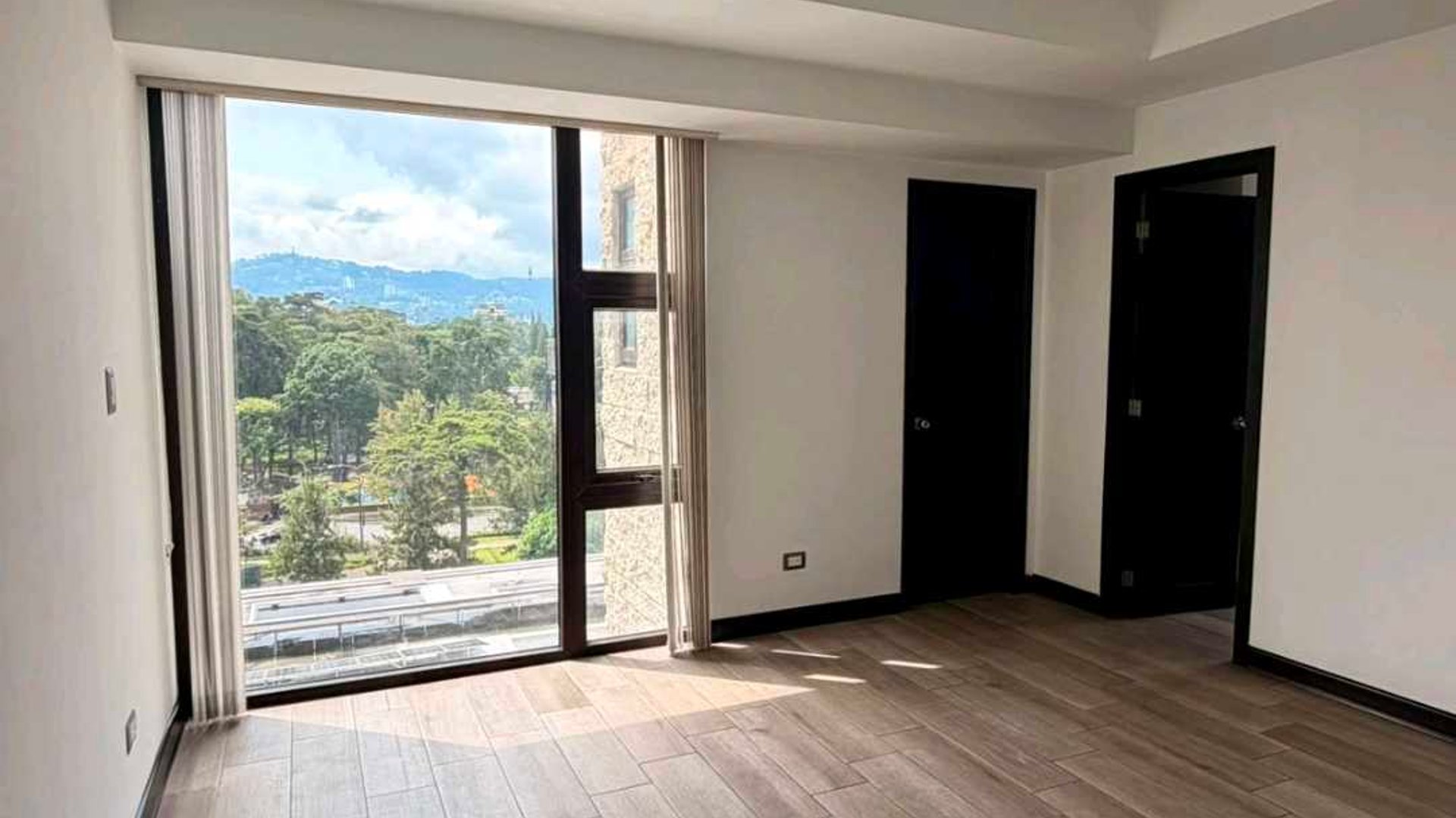 APARTAMENTO EN ALQUILER ???? Edificio Tres 15, Zona 13 - Miniatura 8