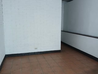 Local de 49 m2 en alquiler - CENTRO COMERCIAL CAPITOL - 2