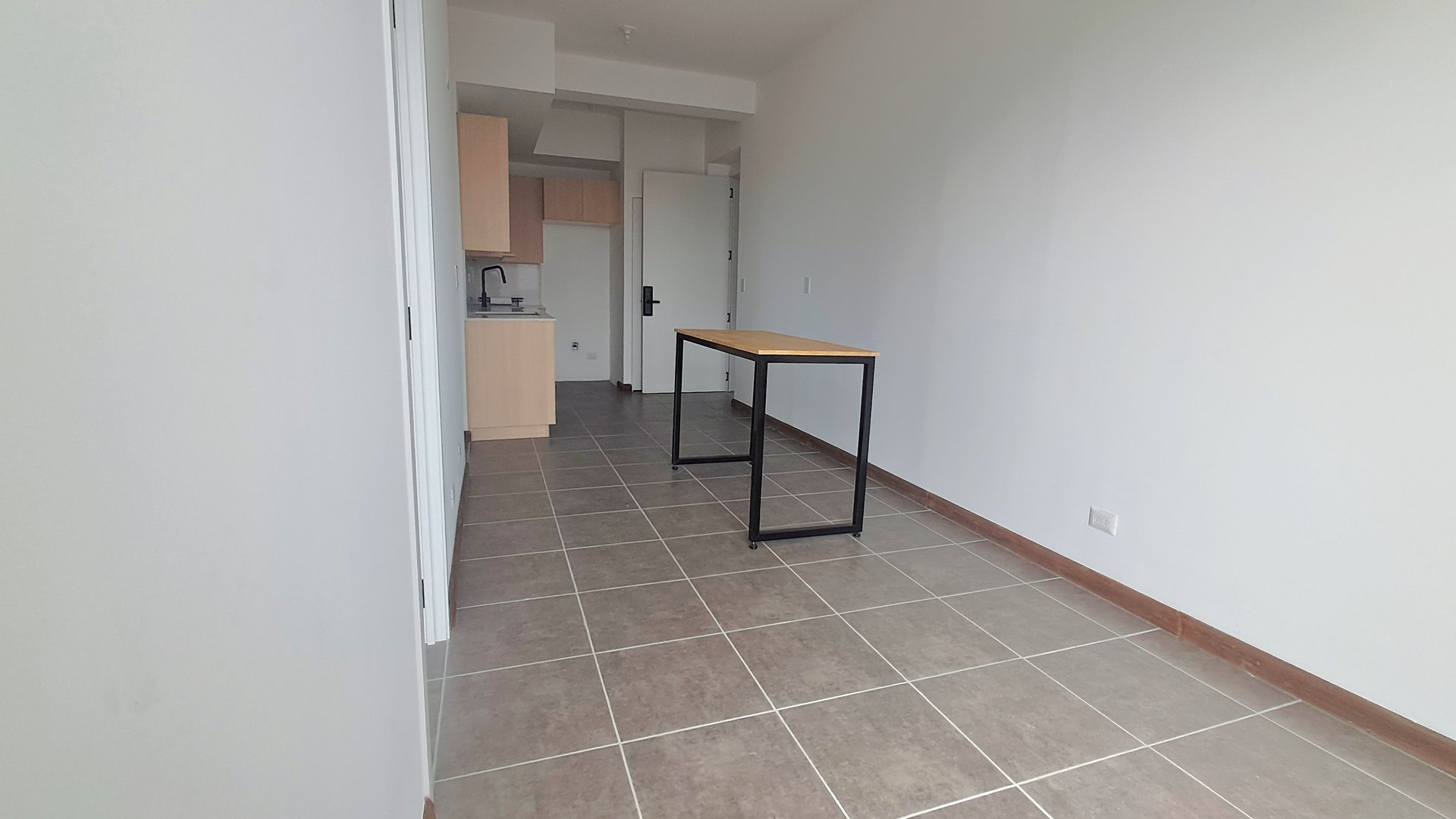 APARTAMENTO EN RENTA P/ESTRENAR,  EDIF. QUINCE ESQUINA, ZONA 15 - Miniatura 3