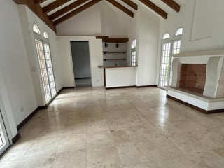 Mansión en Venta de 5 Dormitorios en zona 16 - 5