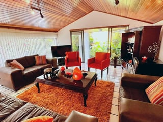 CASA EN VENTA – ÁREA RESIDENCIAL POR SAN LÁZARO | ZONA 15 - 2