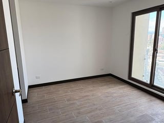 Apartamento en Venta Edificio Marqués de Oakland Zona 10 - Image 17